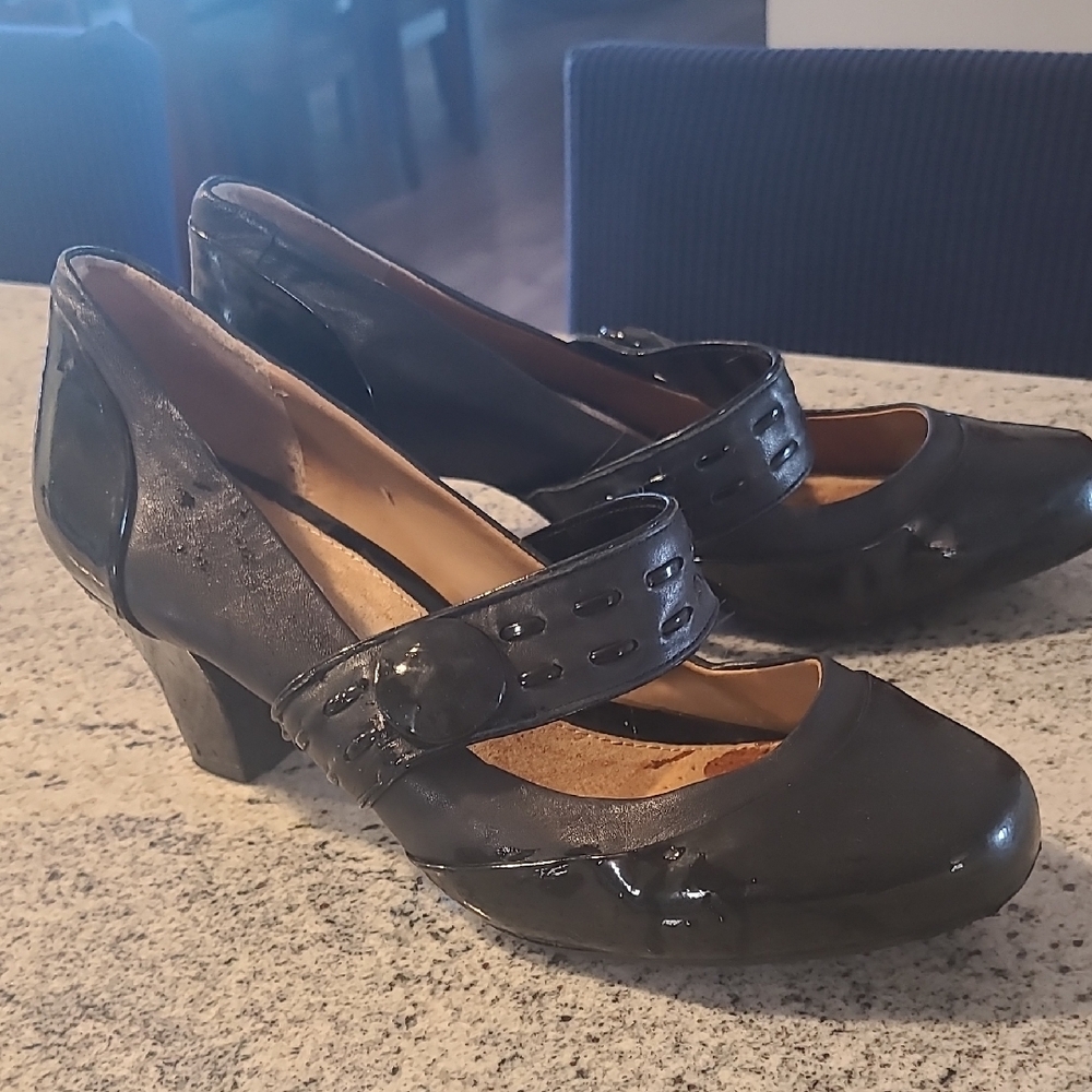 Michelle D Maryjane Pumps Sz 8